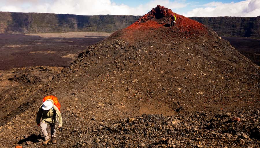 Réunion: Piton de la Fournaise Volcano off trail Hike - Reaching the Bory and Dolomieu craters