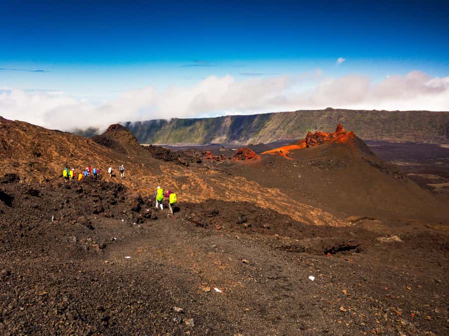 Réunion: Piton de la Fournaise Volcano off trail Hike - What happens if the enclosure closes