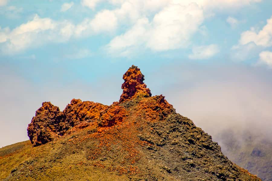Réunion: Piton de la Fournaise Volcano off trail Hike - Crossing the Fouqué Enclosure on raw lava