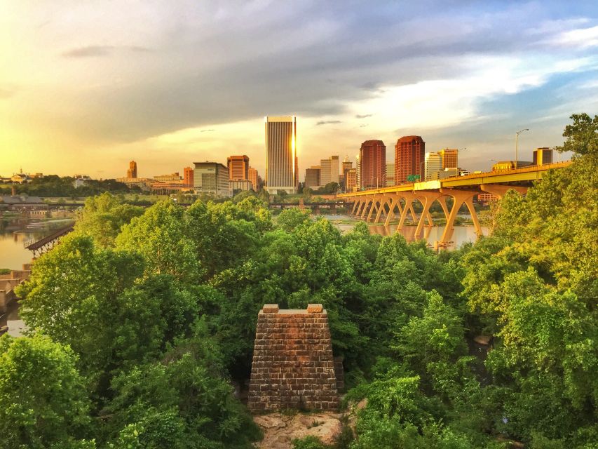 Richmond: Guided Hike in James River Park - A city hike with river rapids at its center