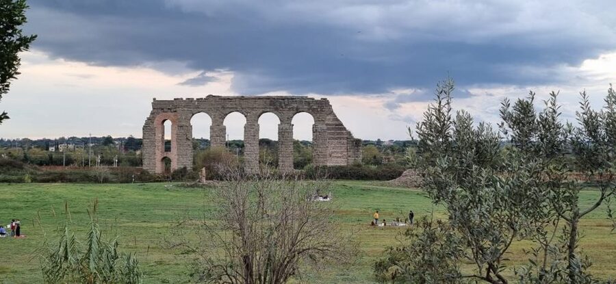Rome: Mini hike to the ancient Parco degli Acquedotti - Why this walk shows you a different Rome