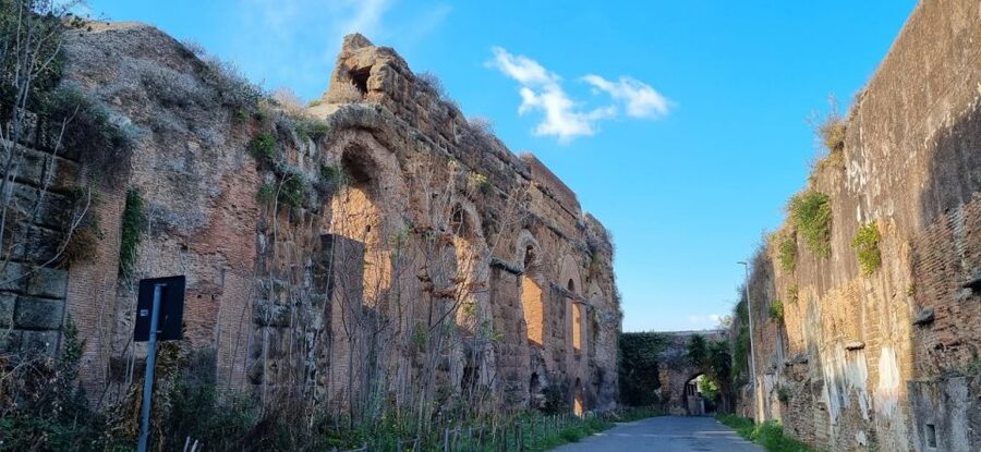 Rome: Mini hike to the ancient Parco degli Acquedotti - Mandrione and the old aqueduct route