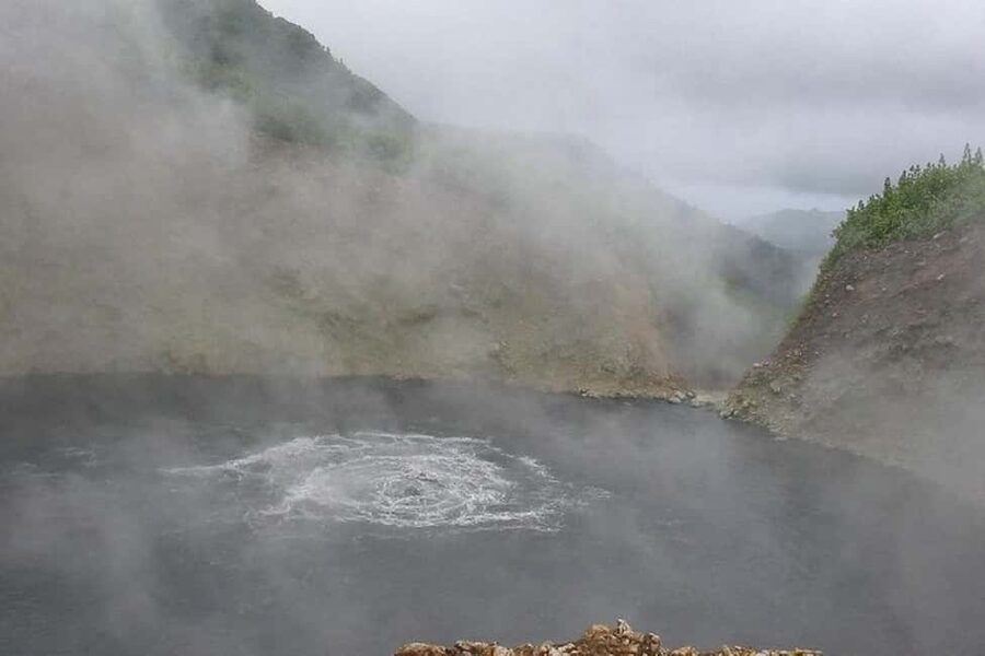 Roseau: Boiling Lake Challenge Hiking Tour with Local Guide - Climbing Morne Nicholls to 3,168 feet