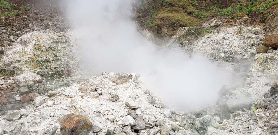 Roseau: Boiling Lake Challenge Hiking Tour with Local Guide - Reaching the Boiling Lake