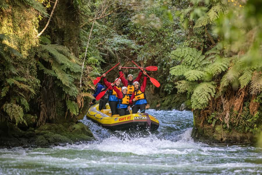 Rotorua: Kaituna Rafting & Mt. Tarawera Guided Hike Combo - Walking across a famous volcanic site