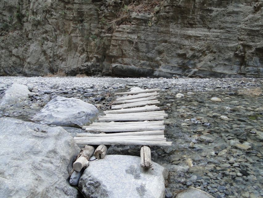 Samariá Gorge Hike: Day Excursion from Chania - The 18-kilometer walk through Samariá Gorge