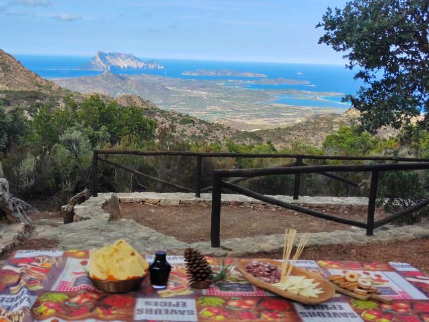 San Teodoro: Rio Pitrisconi Jeep and Hiking Tour - The 4x4 ride toward Stazzi Pitrisconi