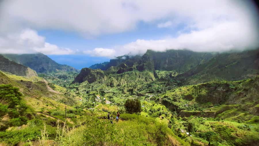 Santo Antão: Hiking Cova Volcano Crater to Ribeira Paúl - The pickup problem to avoid