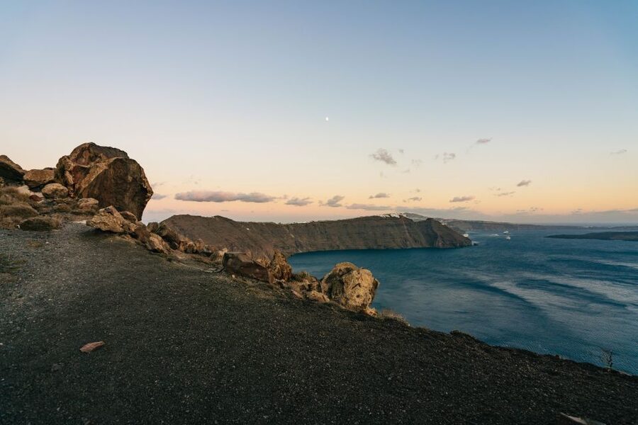 Santorini: Caldera Trail Guided Hike and Sunset Viewing - Starting in Fira and moving above the caldera