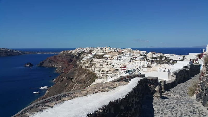 Santorini: Fira to Oia Caldera Hike with Guide - The guides make the difference