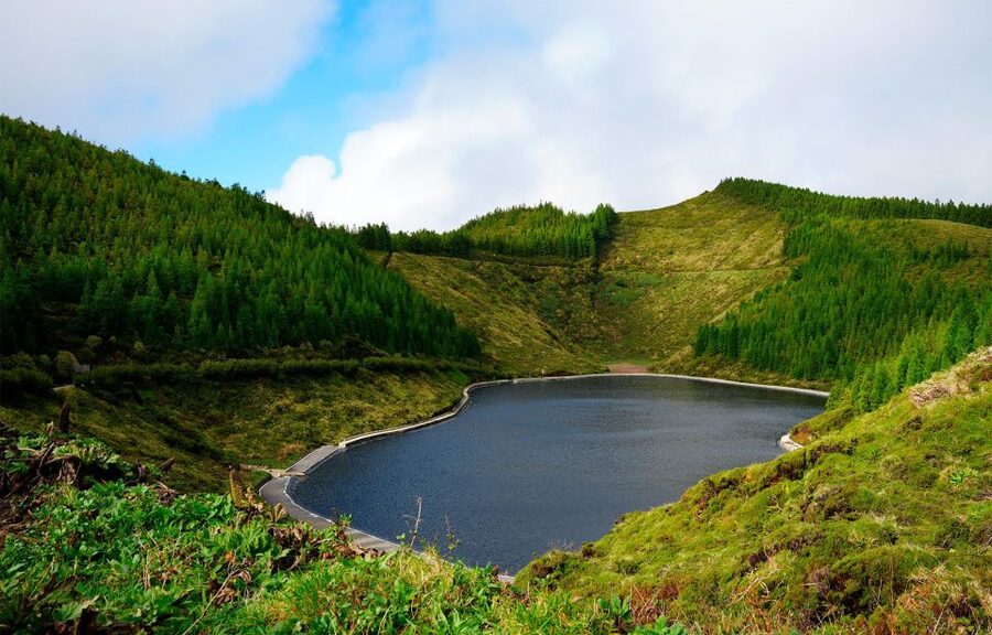 São Miguel: Sete Cidades and Crater Lakes Hike - Moss, Lagoa do Canário, and Grota do Inferno
