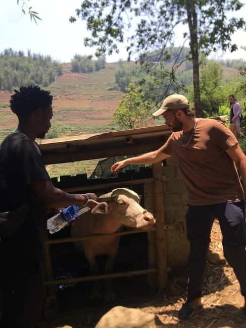 SAPA: 2-DAY 1-NIGHT TREKKING & CULTURE WITH HMONG GUIDE LINH - The people and communities along the route