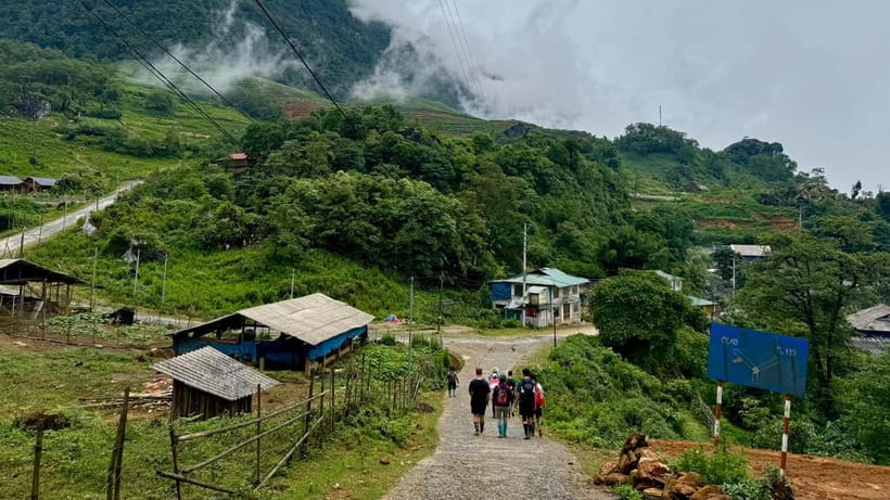 Sapa 2-Day Trekking Tour – Explore Villages & Scenic Trails - Day one: Sapa to Y Linh Ho and Lao Chai
