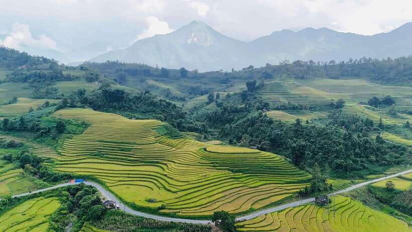 Sapa: Ta Phin Village Trek with Lunch and Bathing Experience - Rice terraces on the route to Ma Tra