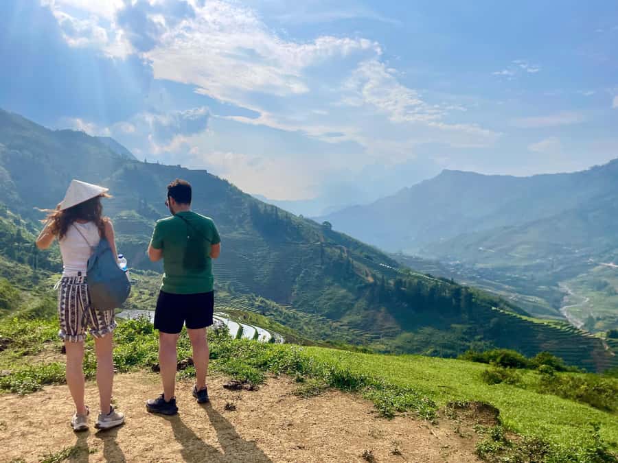 Sapa Trekking Private Tour With Ethnic Female Tour Guide - Tea, conversation, and traditional houses