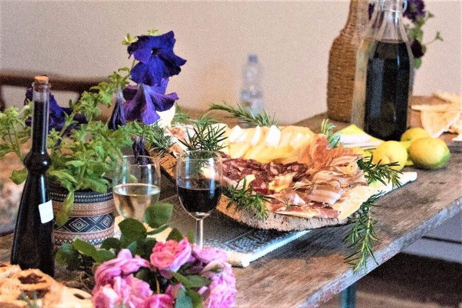 Sassari: hiking with donkeys in Cargeghe and aperitif - Is $84 a fair price?