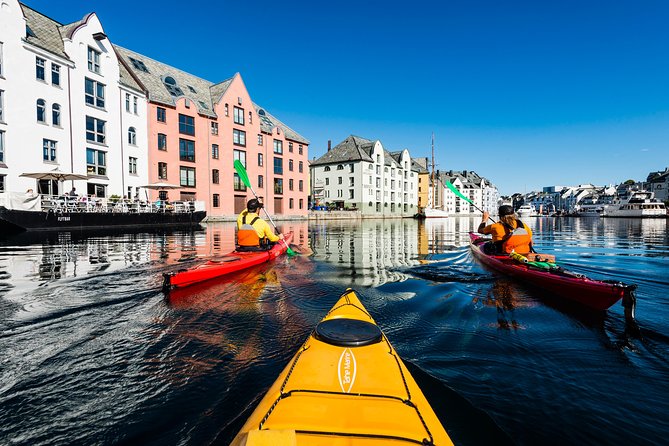 Seakayak And Hike in Ålesund - Paddling through Brosundet