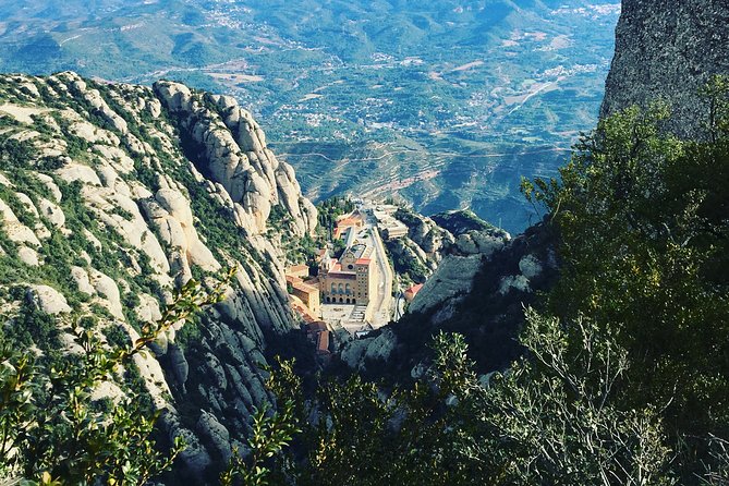 Semi-Private Montserrat Monastery, Funicular & Scenic Nature Walk - The guides are a major part of the value