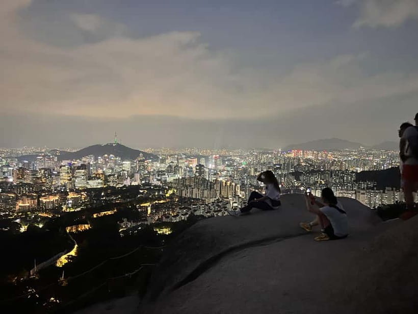 Seoul: Inwangsan Sunset Hike with Guide - Why Inwangsan works so well at sunset