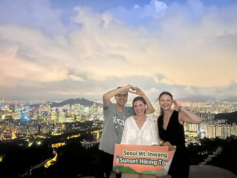 Seoul: Inwangsan Sunset Hike with Guide - Walking beside the Hanyang Fortress Wall