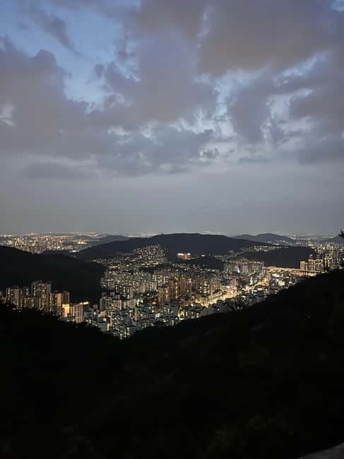 Seoul: Inwangsan Sunset Hike with Guide - Lantern light on the way down