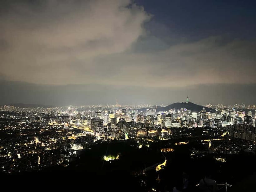 Seoul: Inwangsan Sunset Hike with Guide - Mina’s role and the small-group advantage