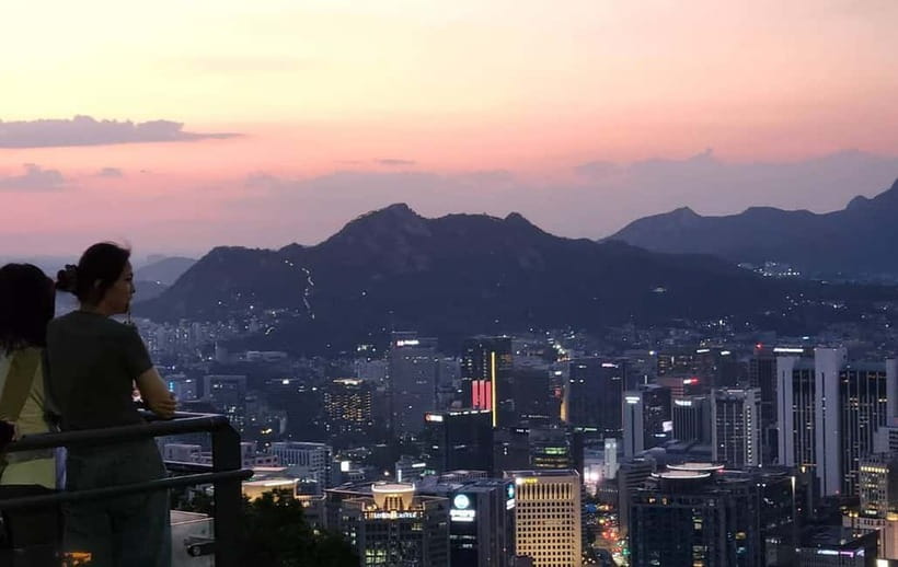 Seoul: Night Namsan Hiking with Hidden Gem Recommendations - Why this Namsan evening walk works so well
