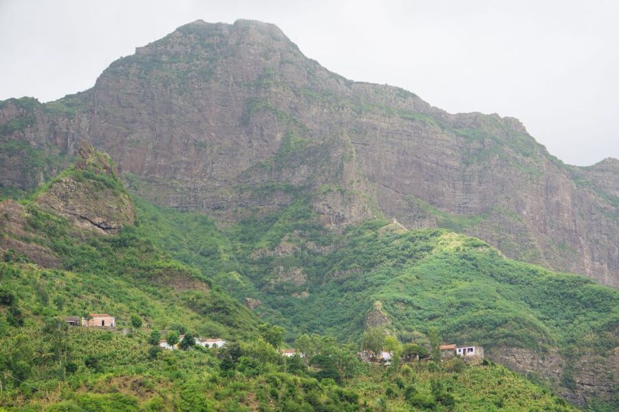 Serra Malagueta Natural Park: Hike to Gongon Valley & Lunch - Choosing the right guide pace