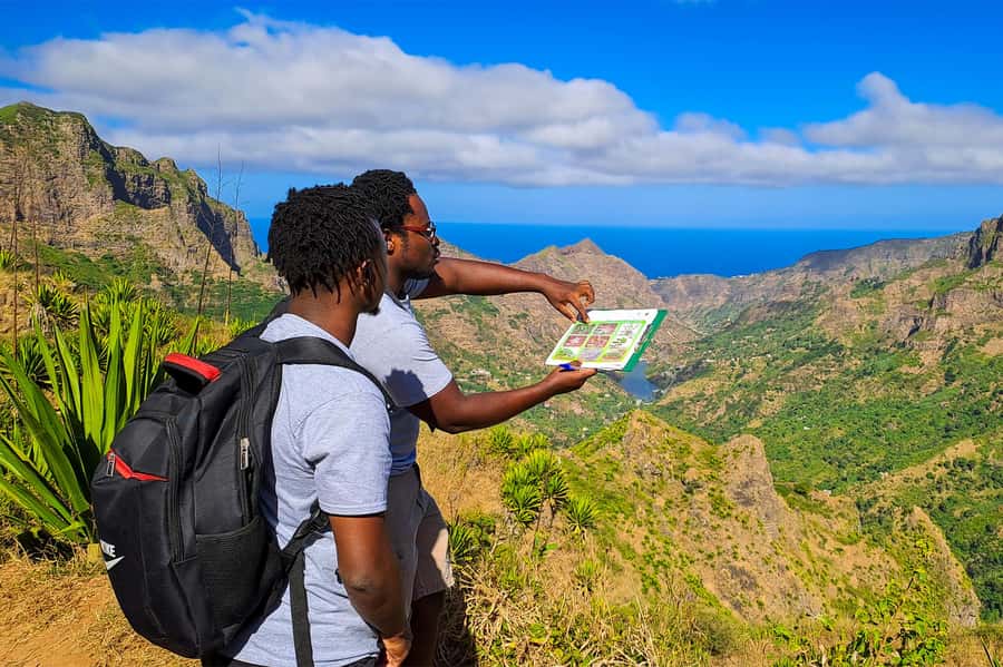 Serra Malagueta: Principal Valley Hike & Lunch with Locals - Streams, farms, and small mountain settlements
