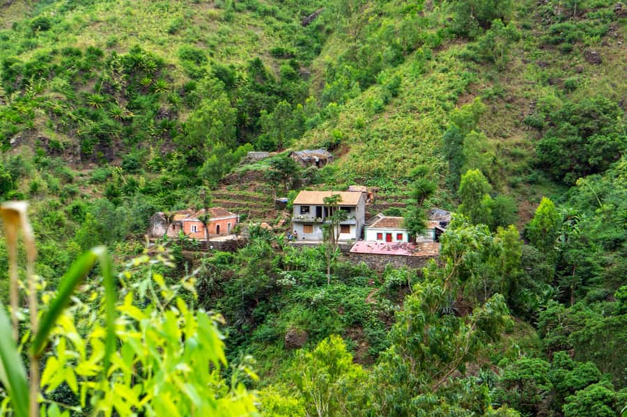 Serra Malagueta: Principal Valley Hike & Lunch with Locals - Group size, language, and guide quality