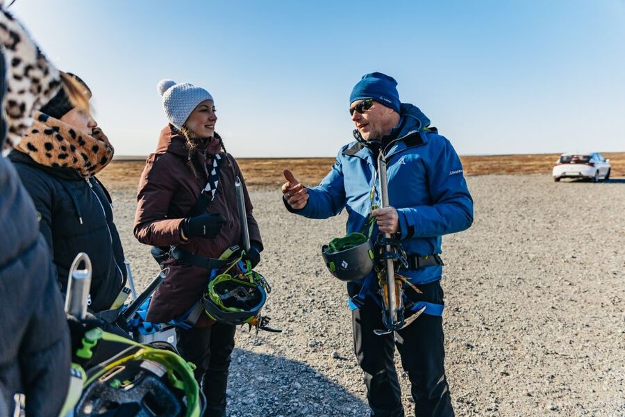 Skaftafell: Falljokull Glacier Easy Group Hike - The guides are a major part of the experience