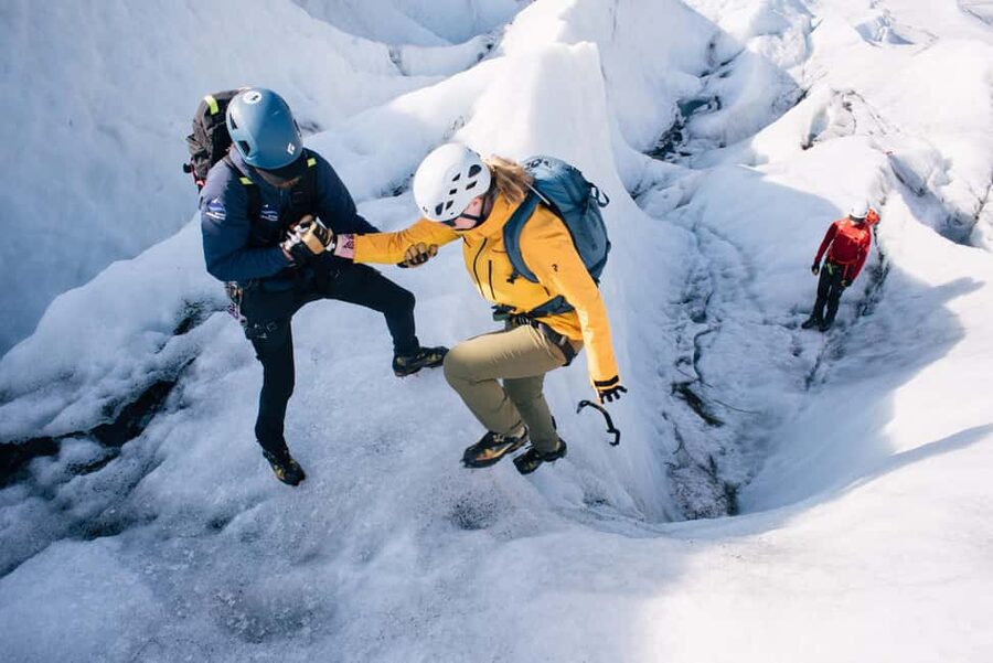 Skaftafell: Glacier XTreme - Hike & Ice Climbing Adventure - Starting at the Skaftafell hut