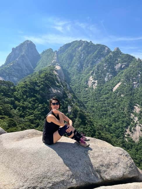 Small Group Hike on Mt. Bukhan’s Secret Paths & Local Lunch - What Min adds to the experience