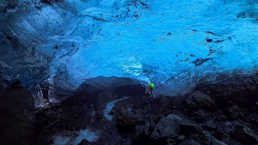 Sólheimajökull: Glacier Hike and Ice Cave Tour - Guides who make the difference