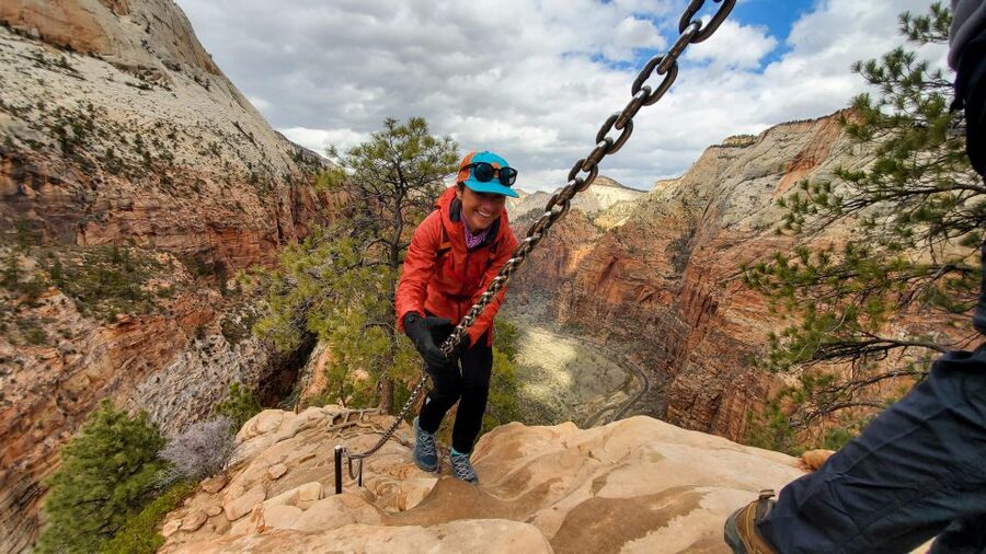 Springdale: Angels Landing Summit Guided Hike with Permit - The 30-minute ride through Zion Canyon