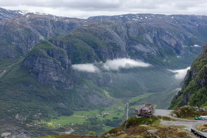Stavanger: Kjerag Summer Hike with Packed Lunch - Three climbs, two valleys, and a final two-kilometer reward
