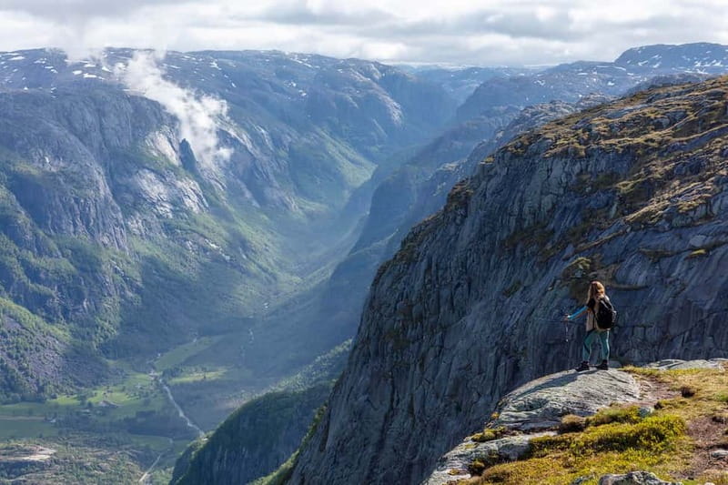 Stavanger: Kjerag Summer Hike with Packed Lunch - The three-hour return walk is part of the test