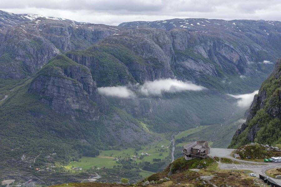 Stavanger: Kjerag Summer Hike with Packed Lunch - Who should book this Kjerag hike?