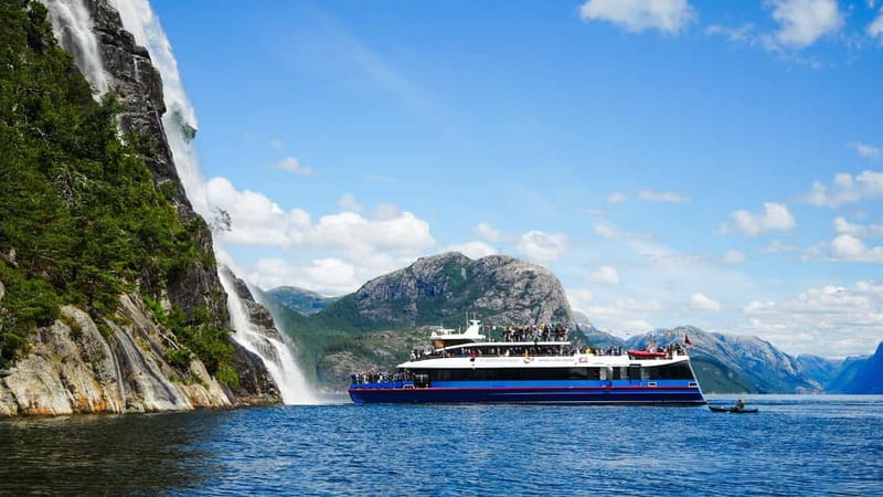 Stavanger: Lysefjorden Cruise and Preikestolen Hike - Setting out from Strandkaien