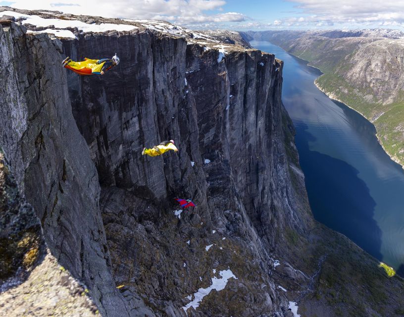 Stavanger: Off-Season Hike to Kjerag + Packed Lunch - The early pickup and three-hour ride from Stavanger