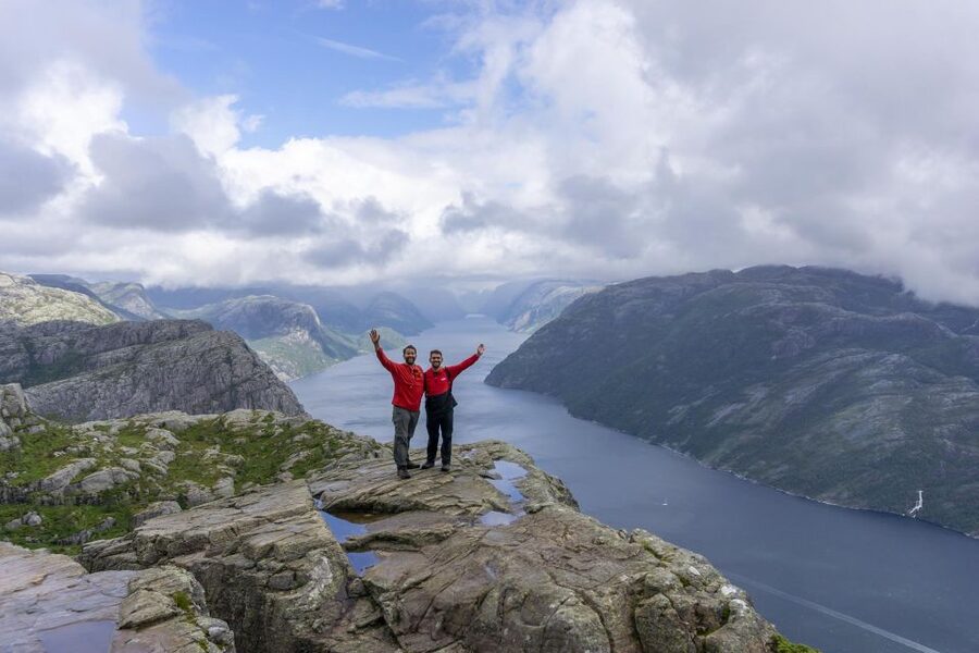 Stavanger: Preikestolen Classic Hike and Side Trail - Preikestolen delivers the big reward