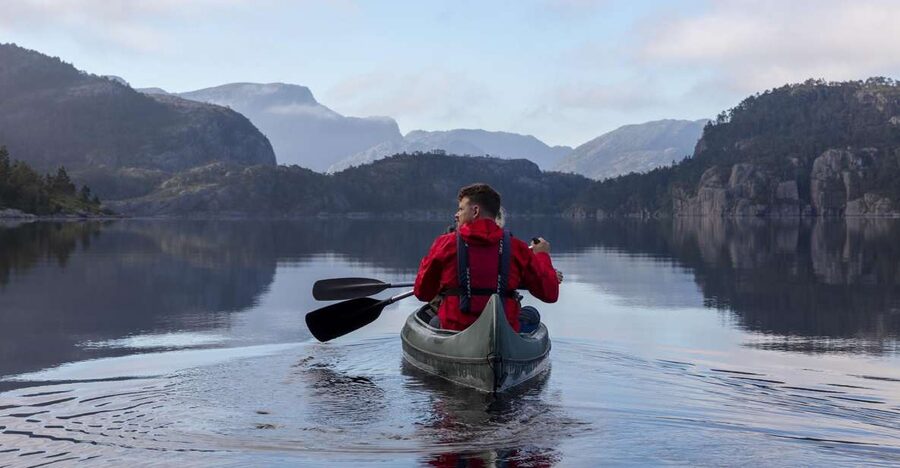 Stavanger: Preikestolen Hidden Trail Hike + Canoe + Lunch - Lunch, hot berry juice, and the final climb
