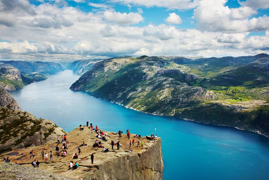 Stavanger: Preikestolen (Pulpit Rock) Hike with Local Guide - Why Preikestolen is worth the effort