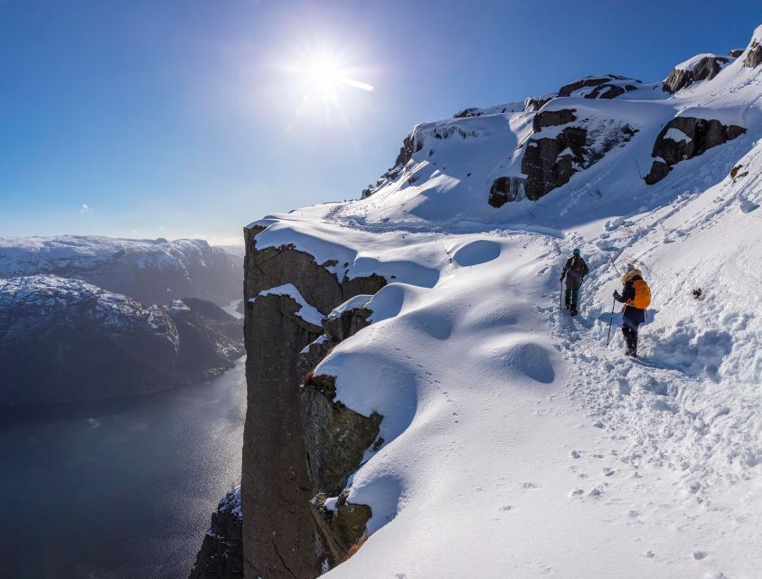 Stavanger: Preikestolen Winter Hike + Hot Lunch - Pickup in Stavanger and the 40-minute ride