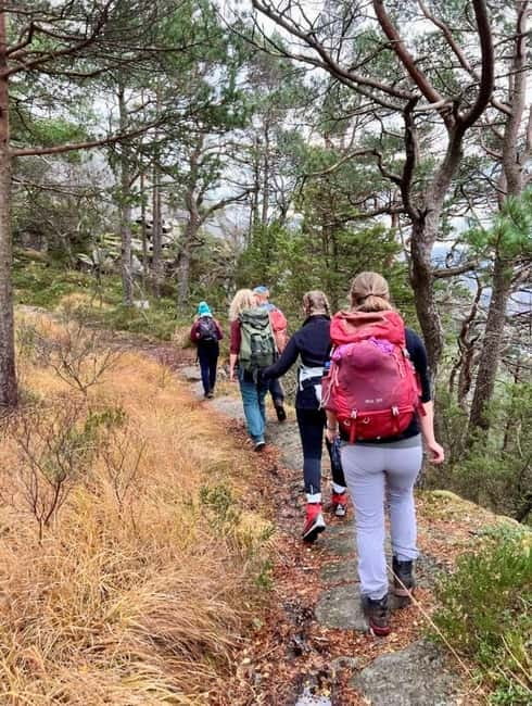 Stavanger/Sandnes: Preikestolen Guided Hidden Nature Hike - Arriving at Preikestolen after the quiet approach