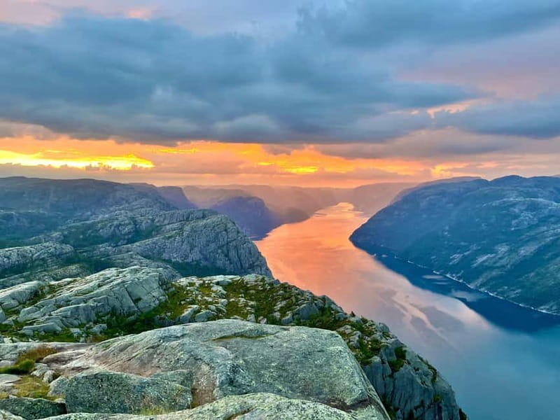 Stavanger/Sandnes: Preikestolen Guided Hidden Nature Hike - The climb to Neverdalsfjellet and its wide fjord views