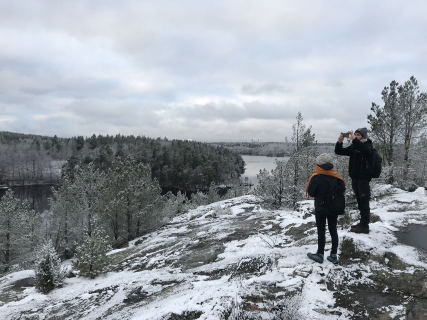 Stockholm: Nature Hike with Campfire Lunch - Winter darkness changes the final hour