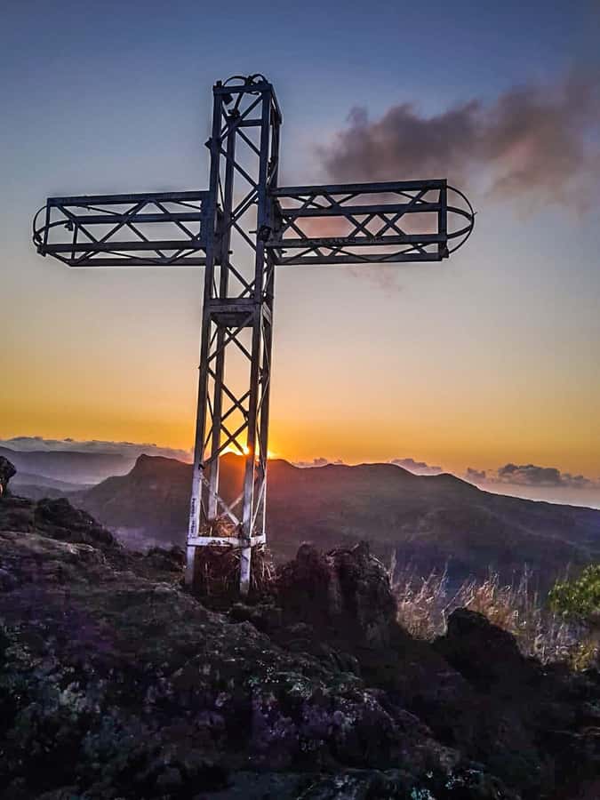 Sunrise hike at Le Morne Brabant with Local Guides (UNESCO) - Key points at a glance