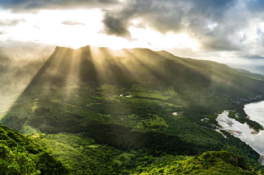 Sunrise hike at Le Morne Brabant with Local Guides (UNESCO) - Why a dark start makes Le Morne special