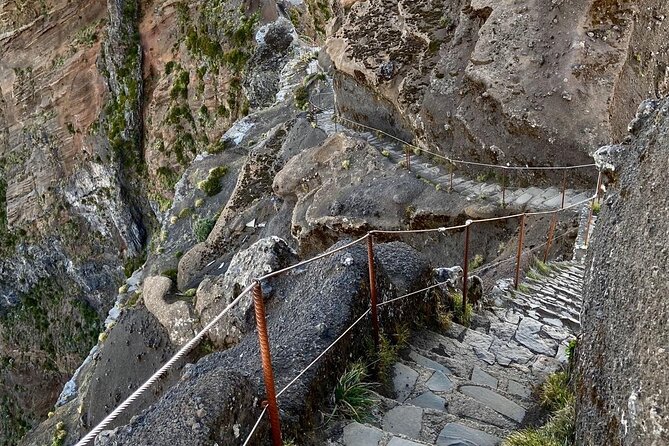 Sunrise Transfer To Pico Do Arieiro, Hike To Pico Ruivo & Return From Teixeira - The 11-kilometer route to Pico Ruivo